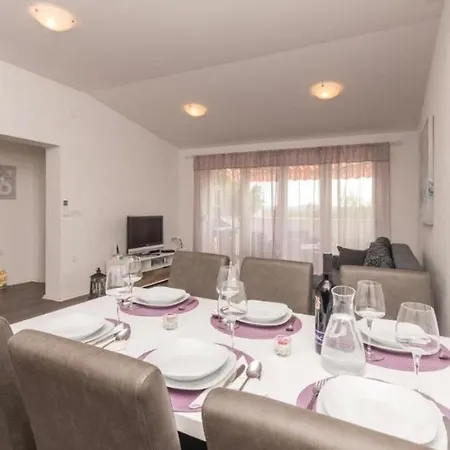 Martina Appartement Sukošan